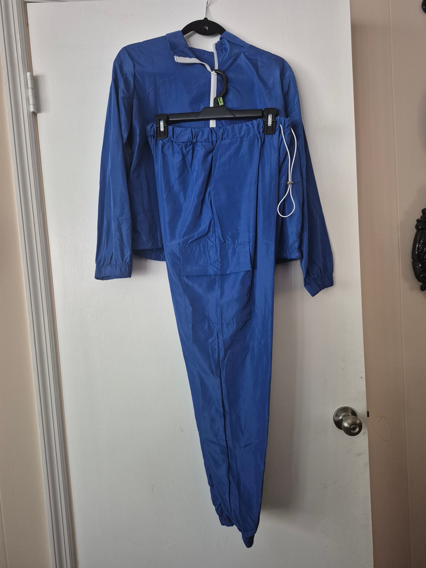 Women/Ladies Polyester Crop Top Two Piece Wind Suit